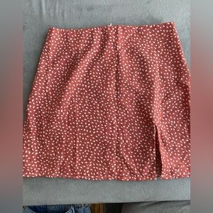 Mini skirt with small slit